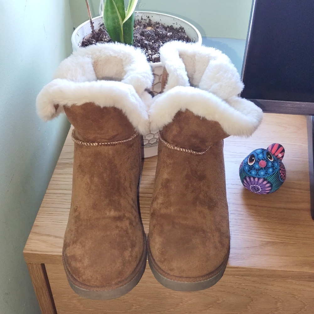 Cozy Faux-Sherpa Lined Brown Suede Ankle Boots